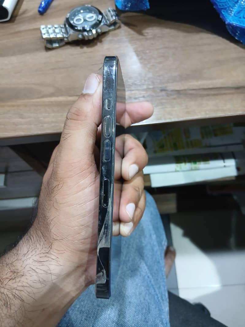 Apple iPhone 13 Pro 1