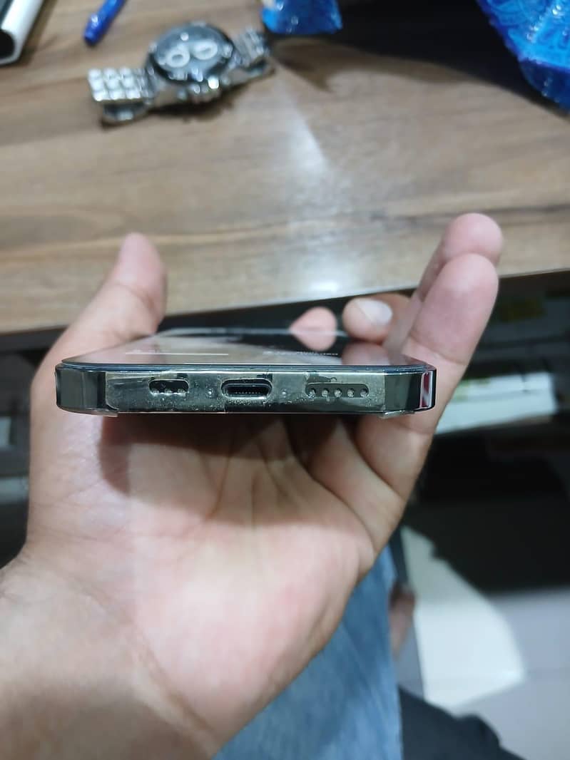 Apple iPhone 13 Pro 2