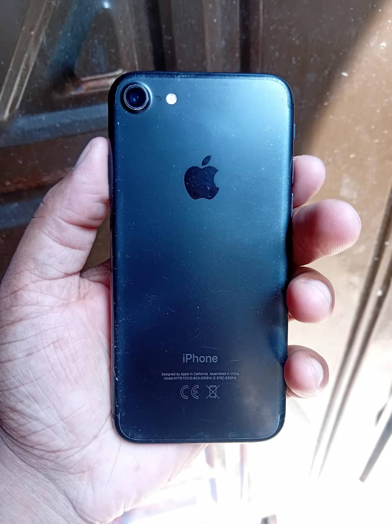 Apple iPhone 7 0