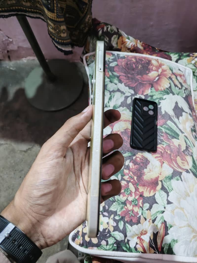 Realme C53 4