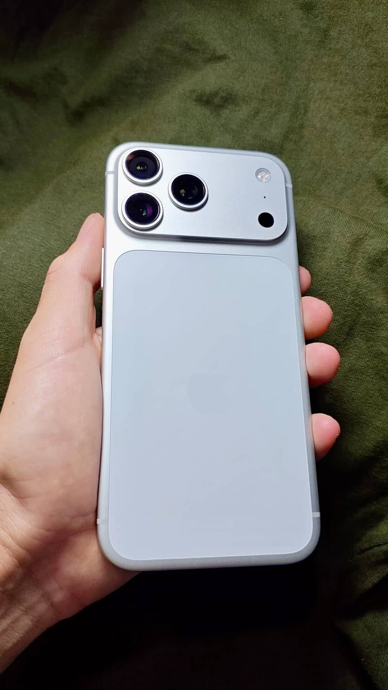 Apple iPhone 17 Pro Max 0