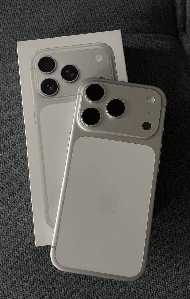Apple iPhone 17 Pro Max 1