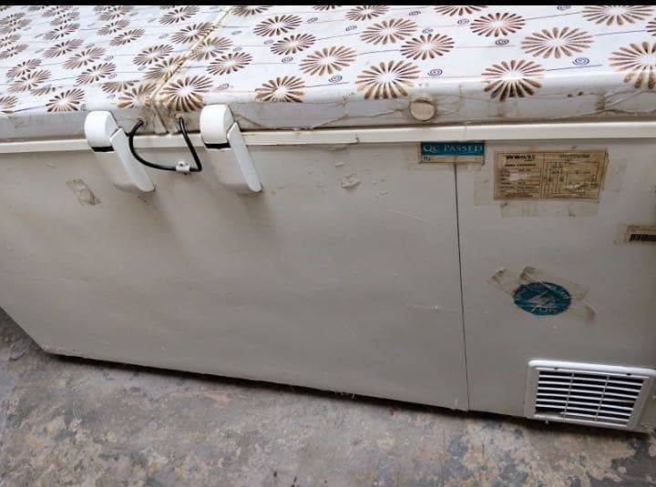 Waves 2 door  freezer 4