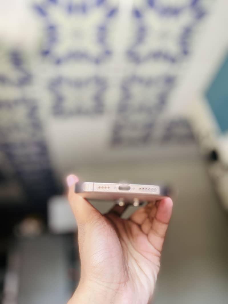 Apple iPhone 16 Pro Max 9