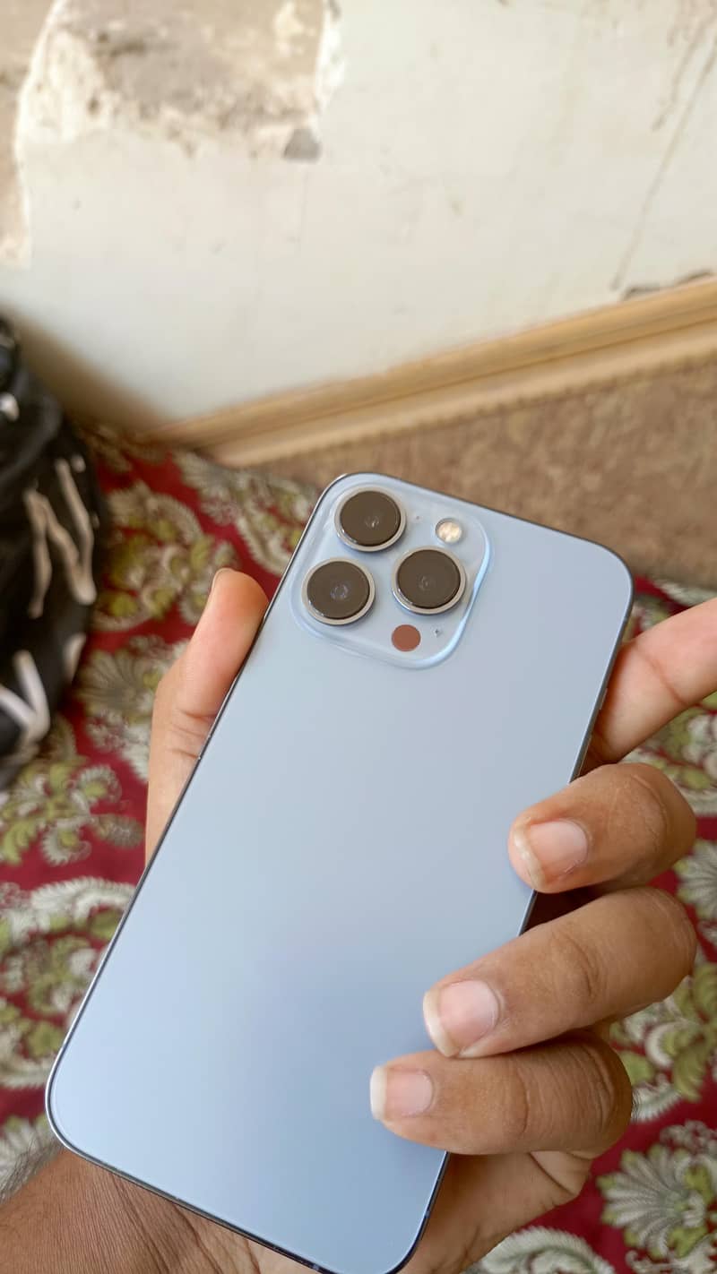 Apple iPhone 13 Pro 2