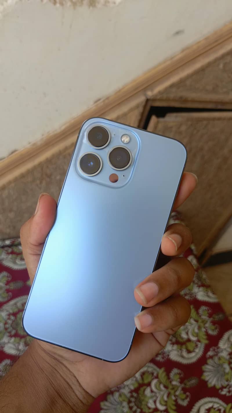 Apple iPhone 13 Pro 8