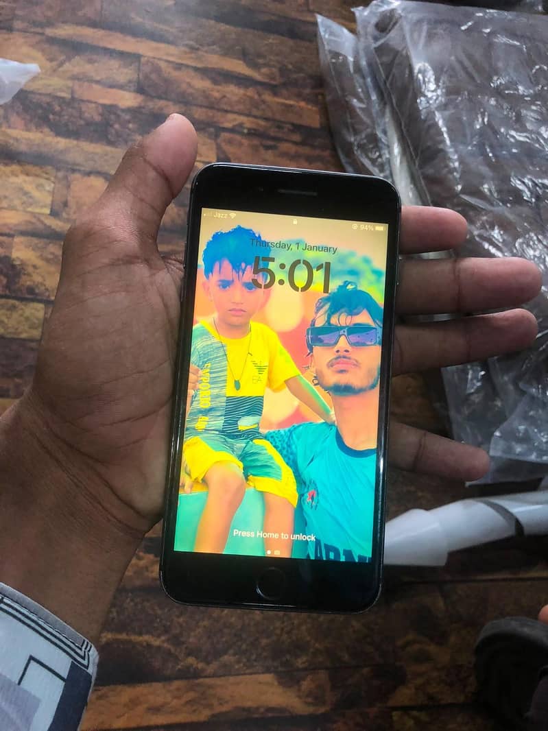 Apple iPhone 8 Plus 2