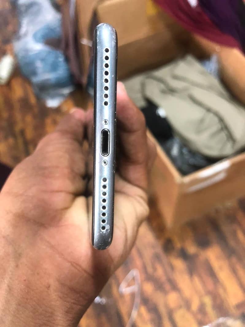 Apple iPhone 8 Plus 3