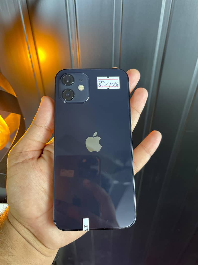 Apple iPhone 12 4