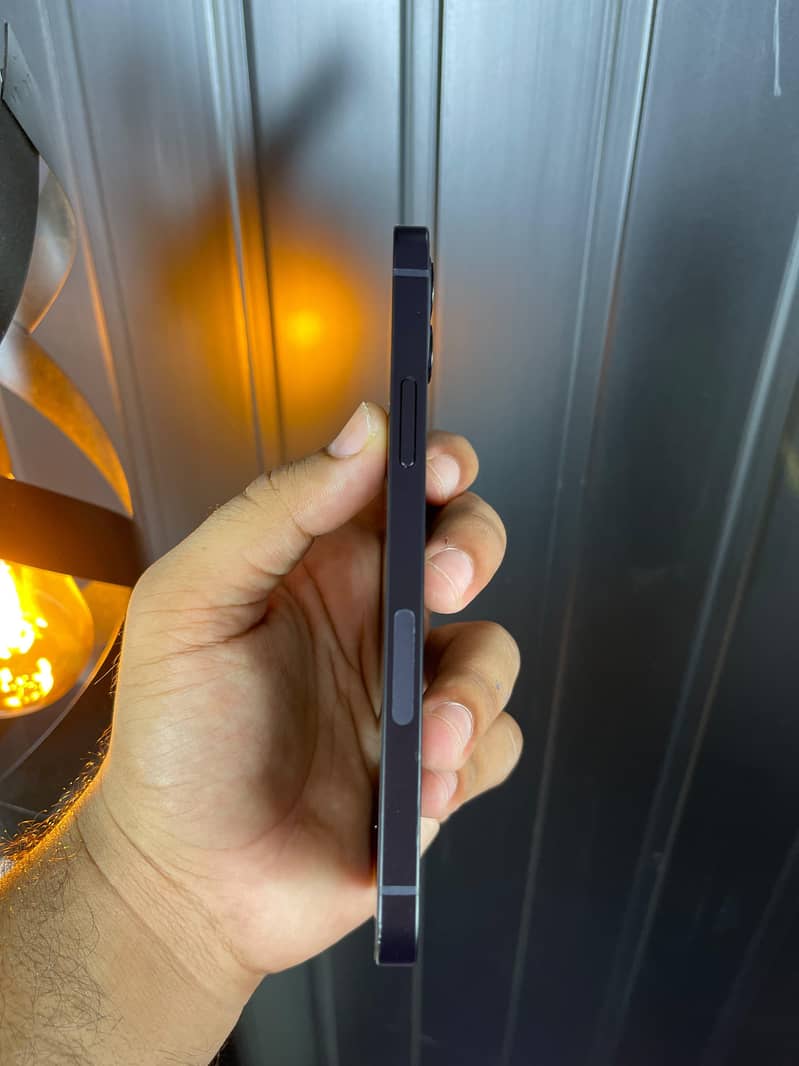 Apple iPhone 12 6