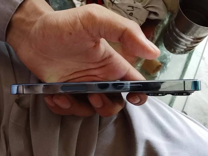 Apple iPhone 13 Pro 1