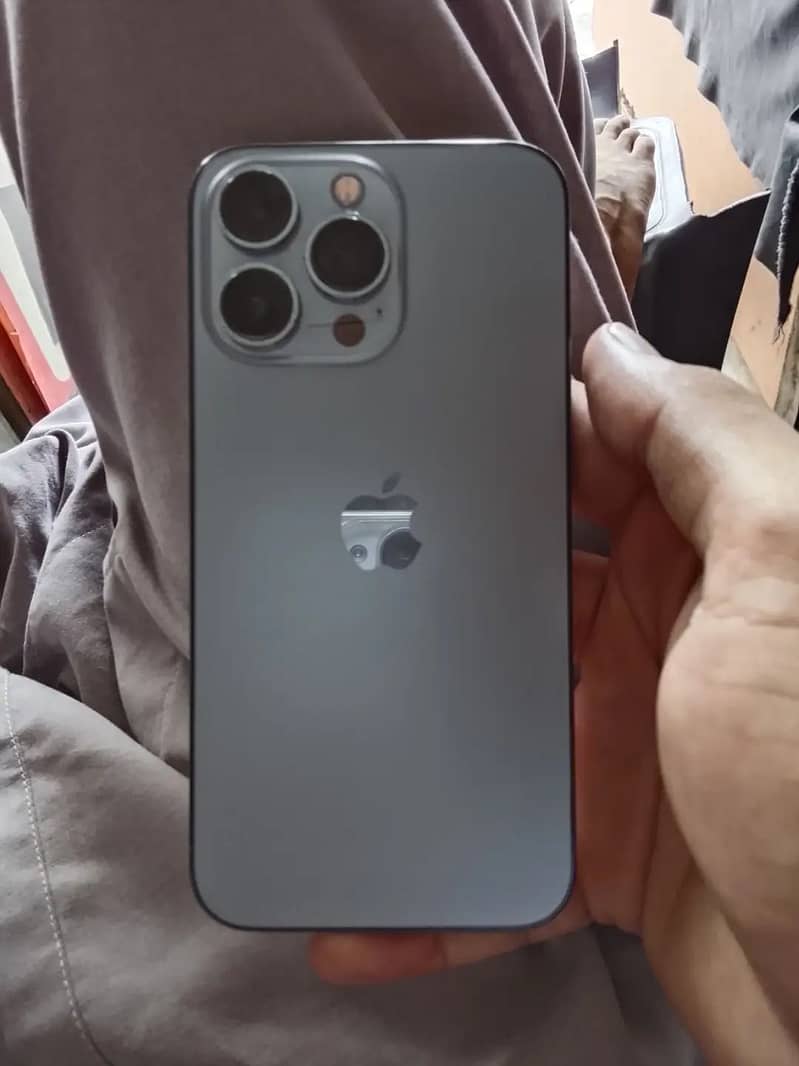 Apple iPhone 13 Pro 4