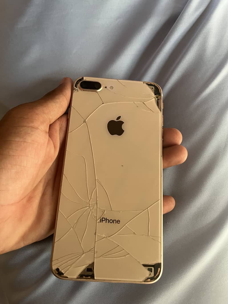 Apple iPhone 8 Plus 3