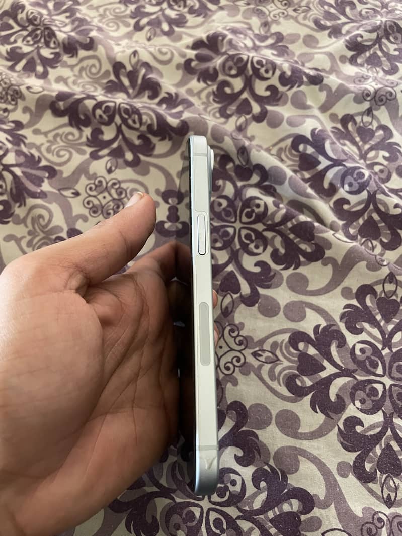 Apple iPhone 15 2