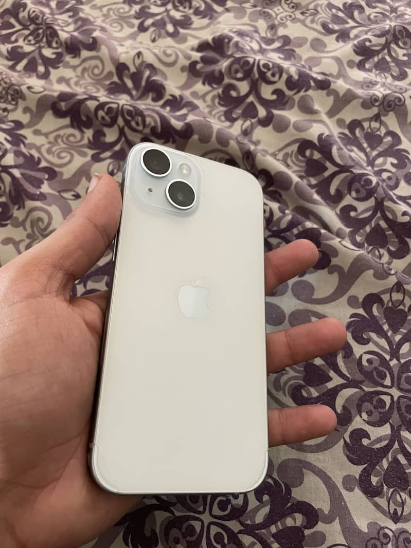 Apple iPhone 15 4
