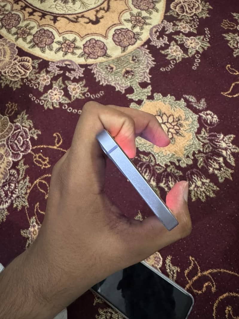 Apple iPhone 12 4