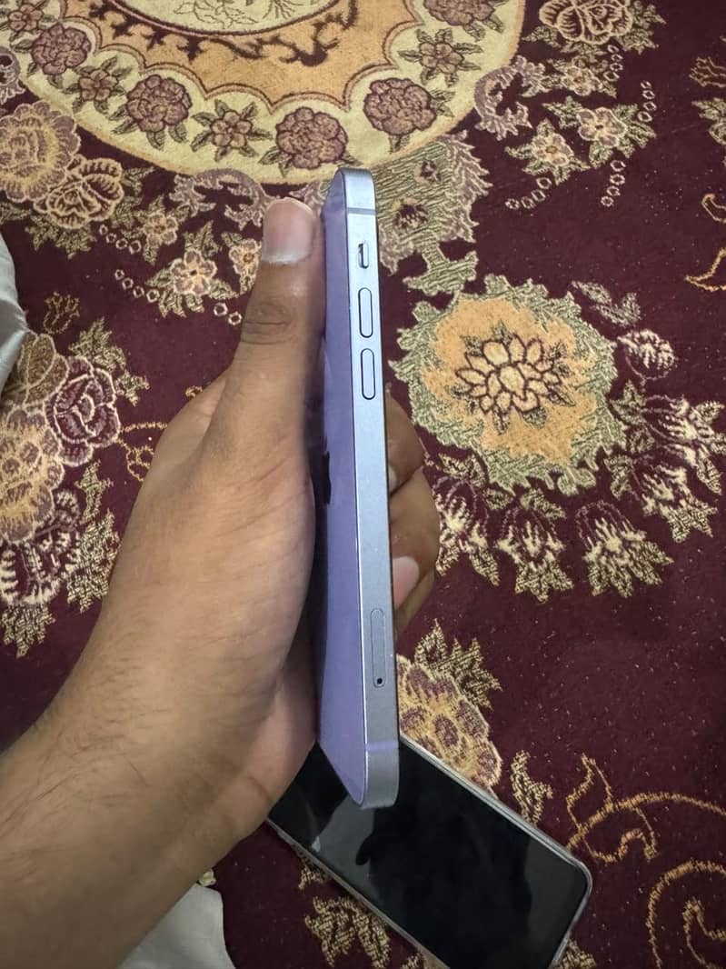 Apple iPhone 12 6