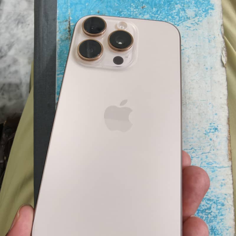 Apple iPhone 16 Pro 1