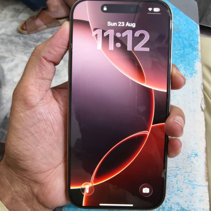 Apple iPhone 16 Pro 3