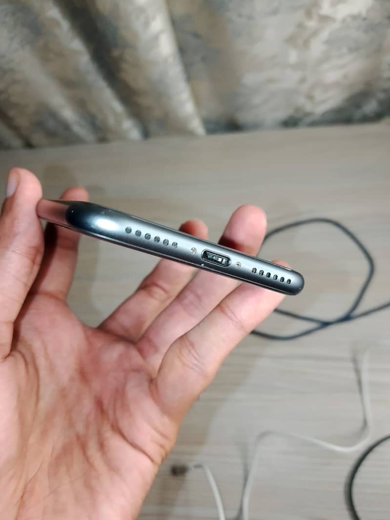 Apple iPhone 8 4