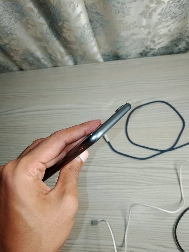 Apple iPhone 8 5