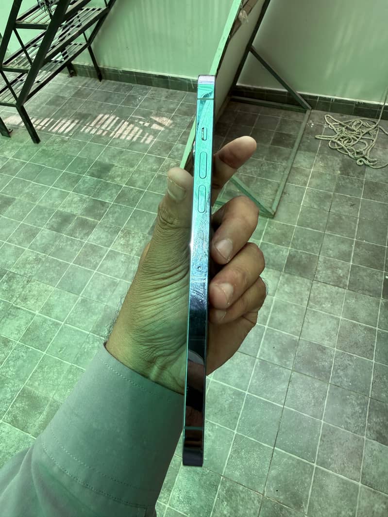 Apple iPhone 13 Pro Max 4