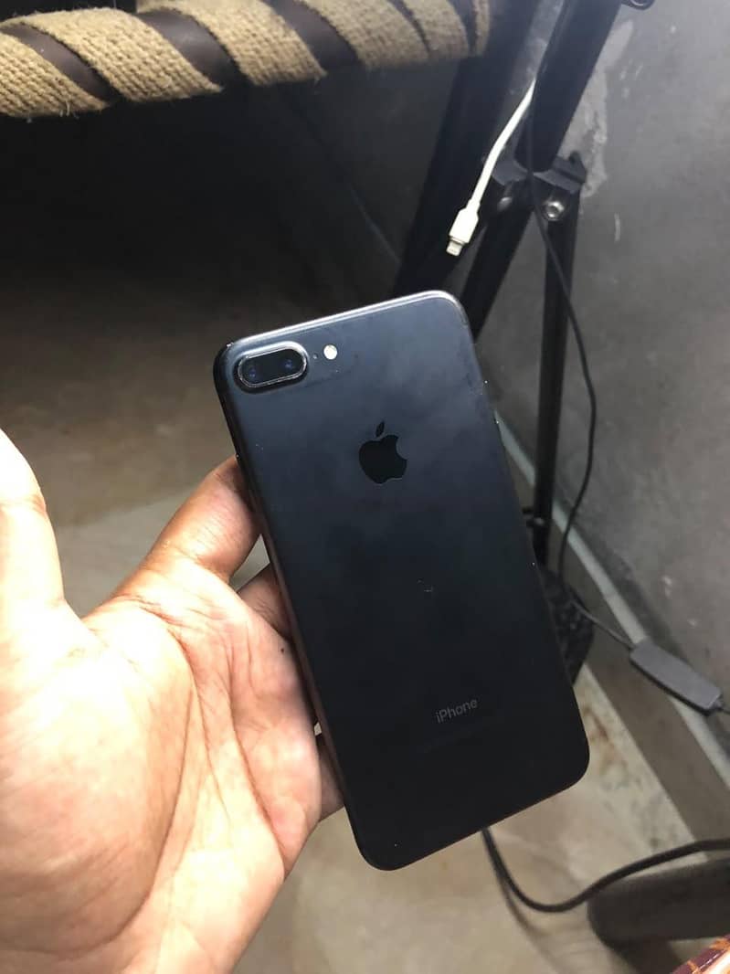 Apple iPhone 7 Plus 2