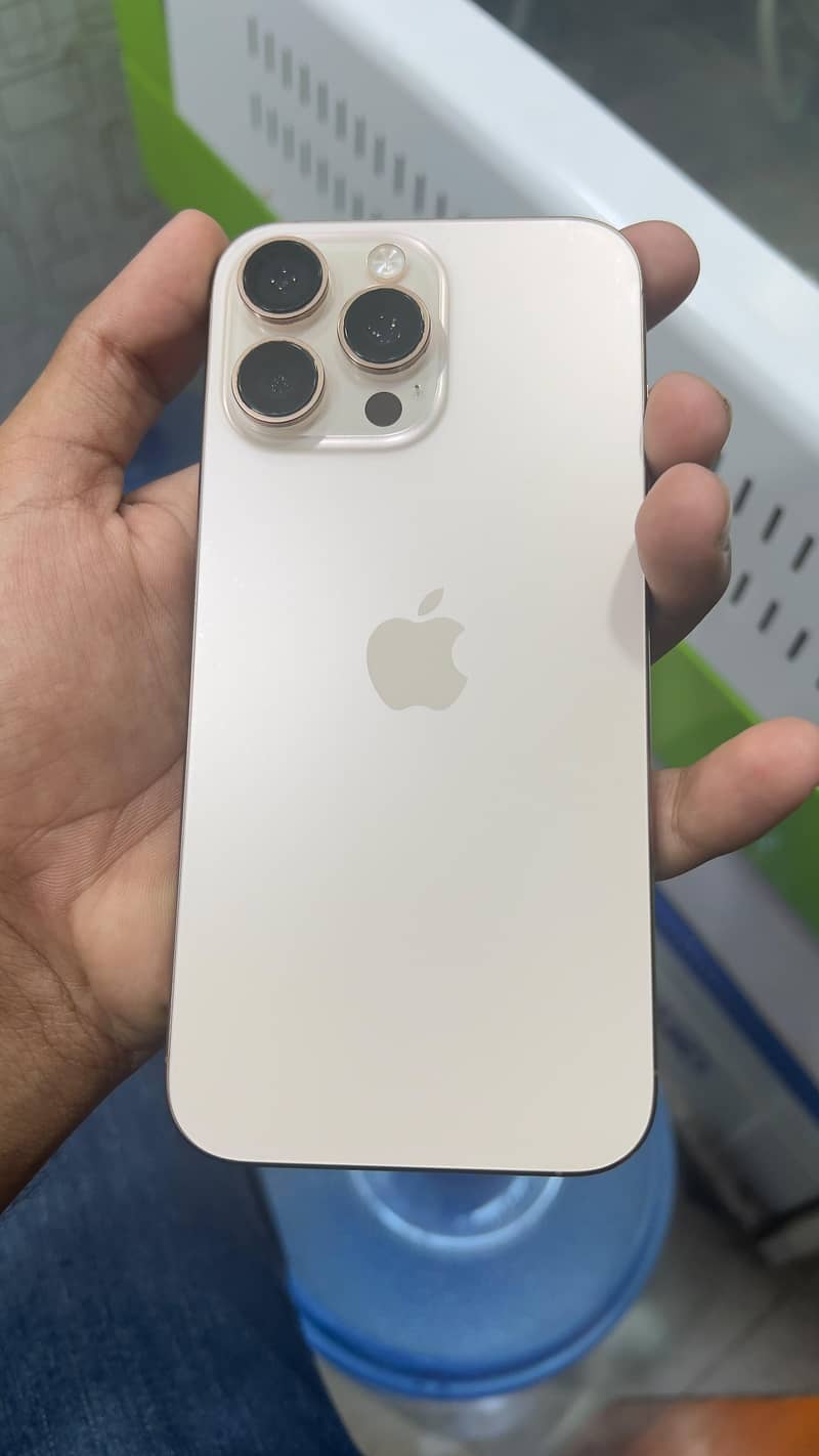 Apple iPhone 16 Pro Max 0