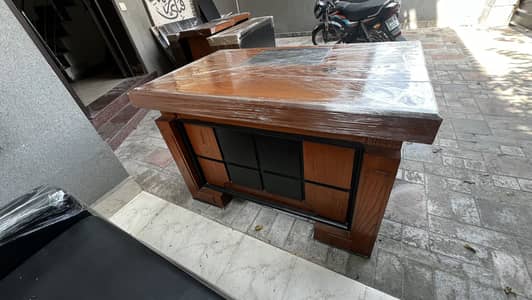 9/10 Condition Office Table almost New