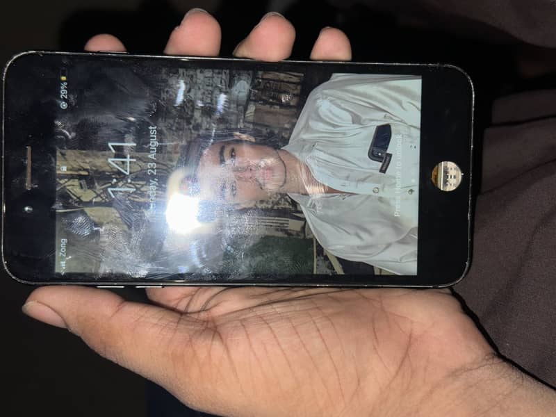 Apple iPhone 7 Plus 0