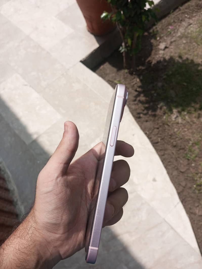 Apple iPhone 15 plus 3