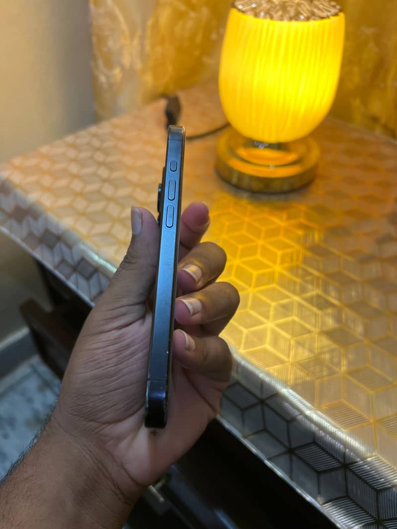 Apple iPhone 15 Pro 0