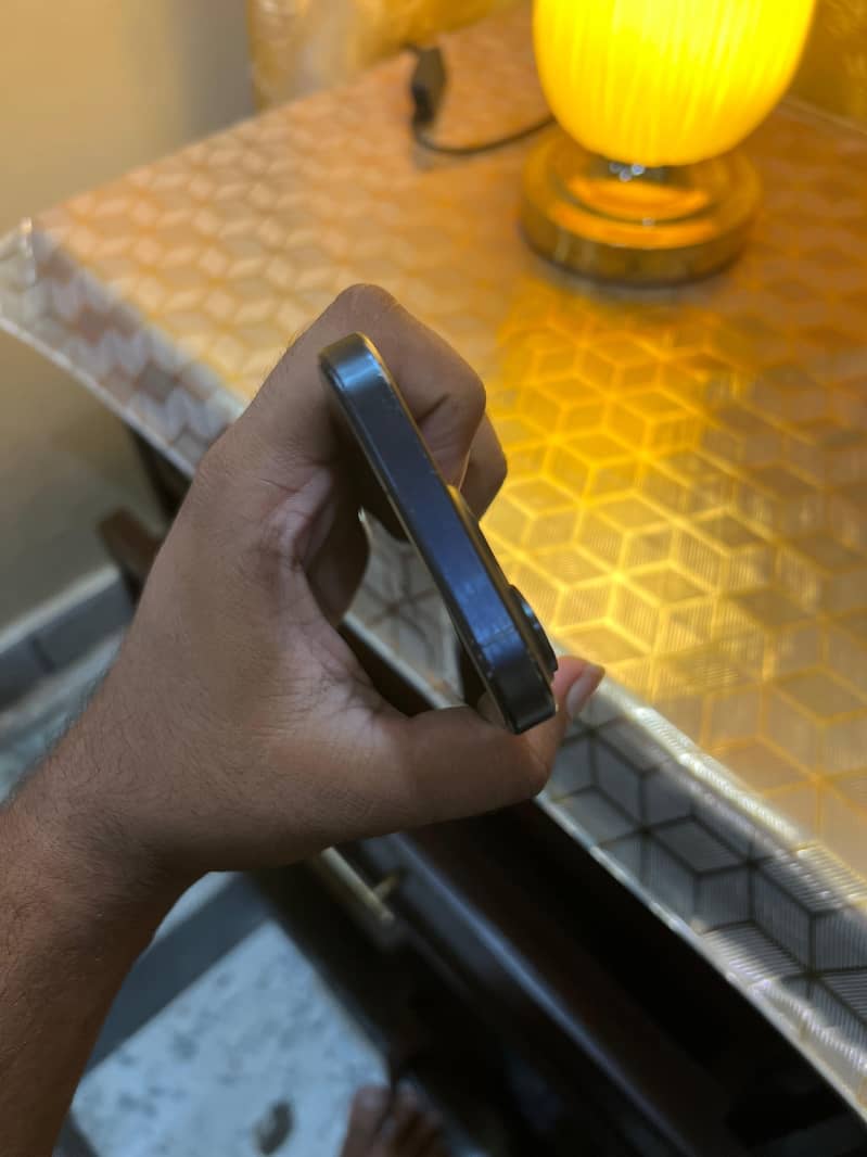 Apple iPhone 15 Pro 1