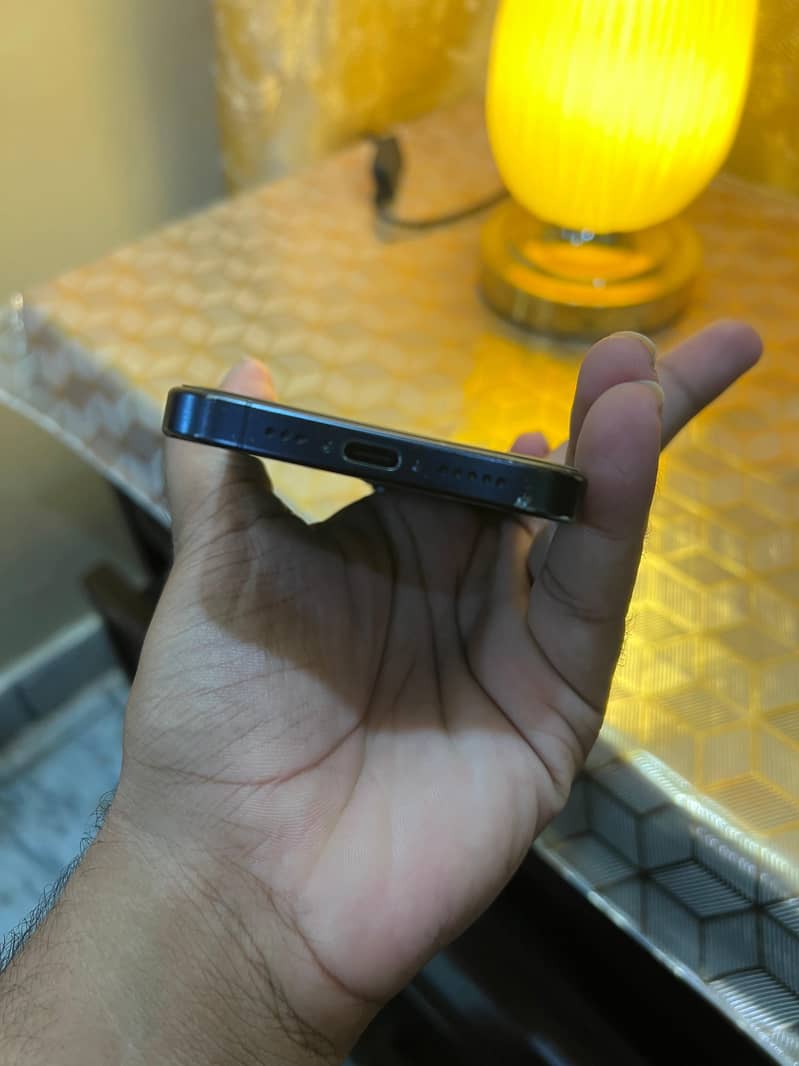 Apple iPhone 15 Pro 3