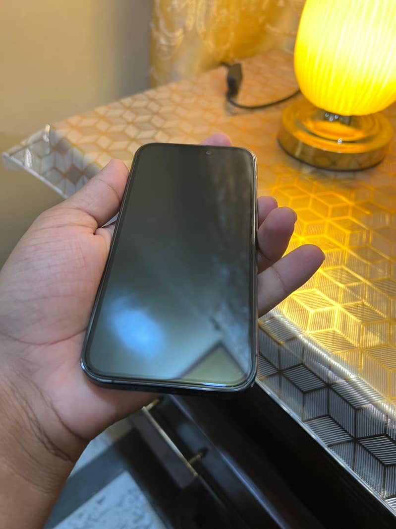 Apple iPhone 15 Pro 4