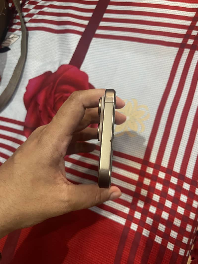 Apple iPhone 16 Pro Max 2