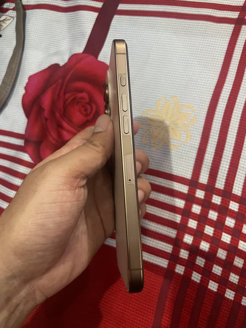 Apple iPhone 16 Pro Max 7