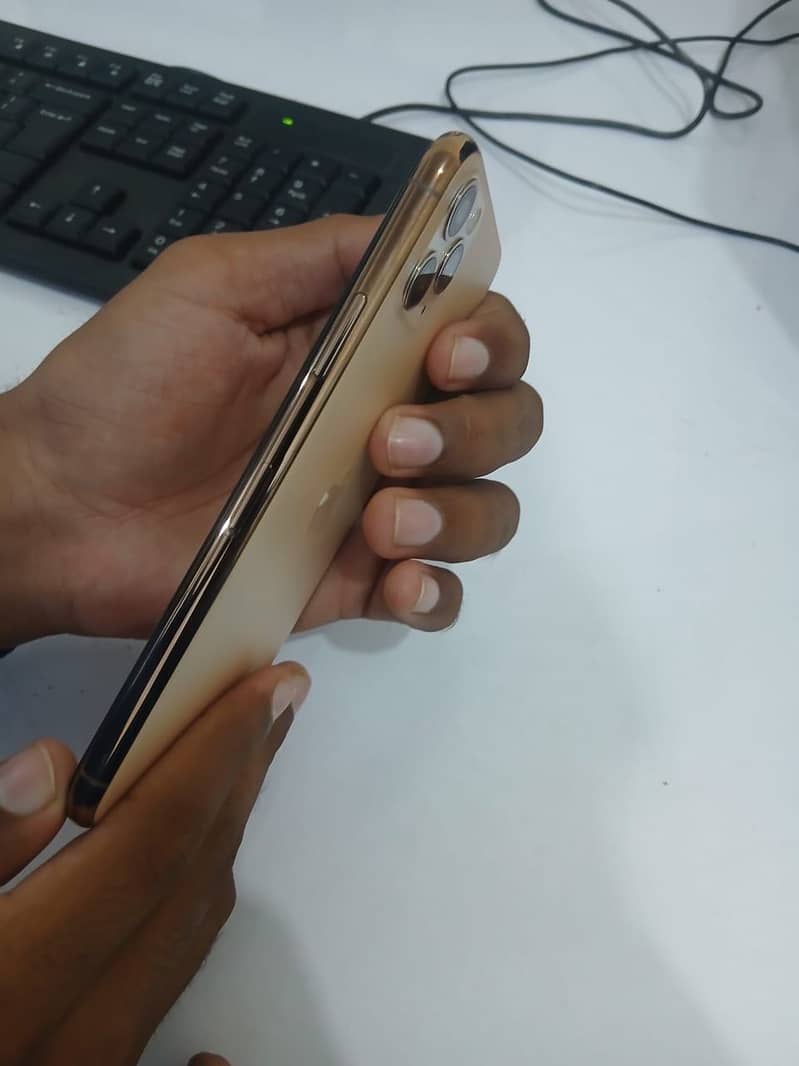 Apple iPhone 11 Pro Max 3