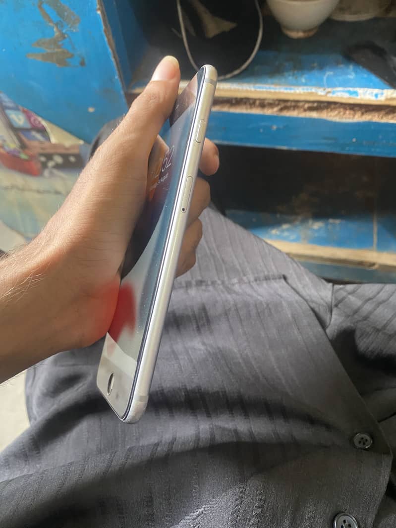 Apple iPhone 6S Plus 1