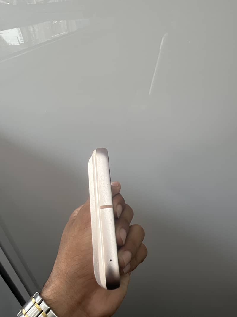 Google Pixel 8 4