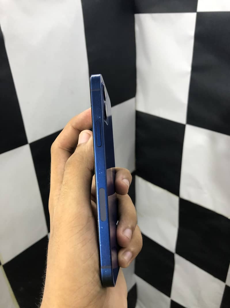 Apple iPhone 12 2
