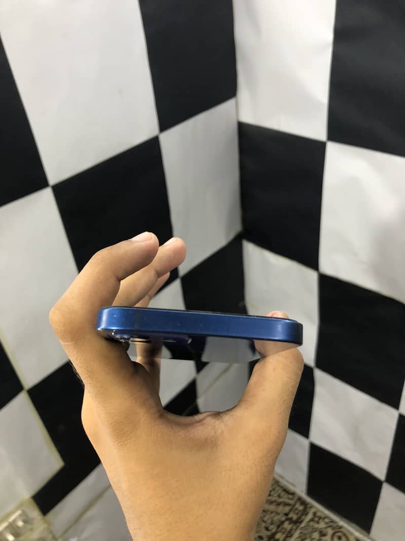 Apple iPhone 12 5