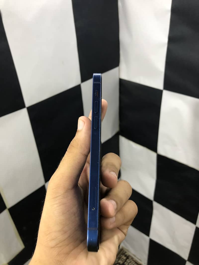 Apple iPhone 12 6