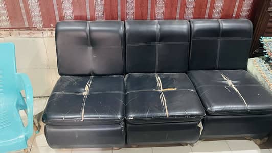 5 Seater Black Sofa Set – Used – Urgent Sale