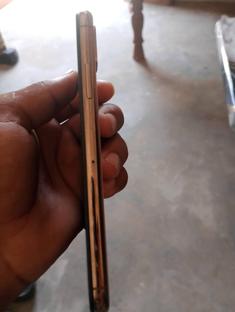 Apple iPhone XS 3