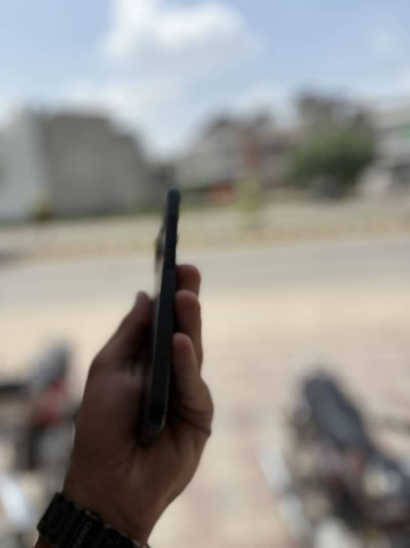Apple iPhone 13 3