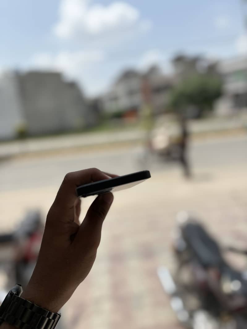 Apple iPhone 13 4