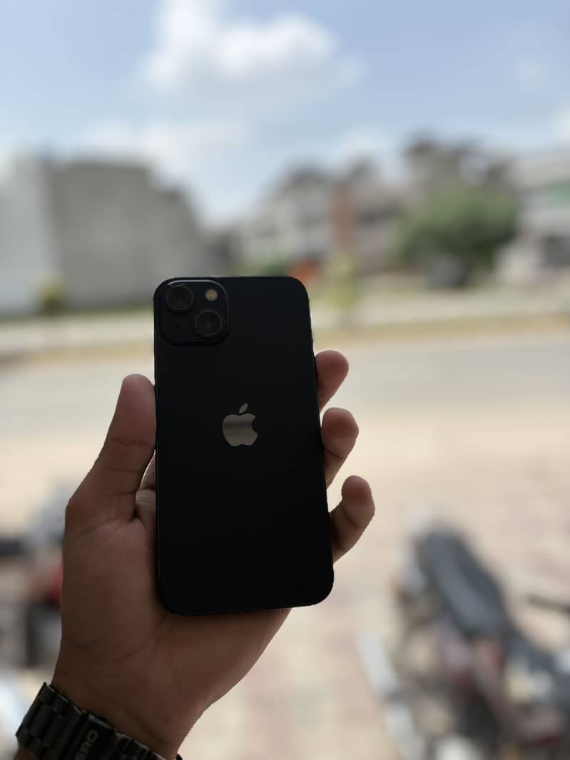 Apple iPhone 13 5