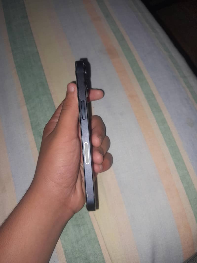 Apple iPhone 13 2