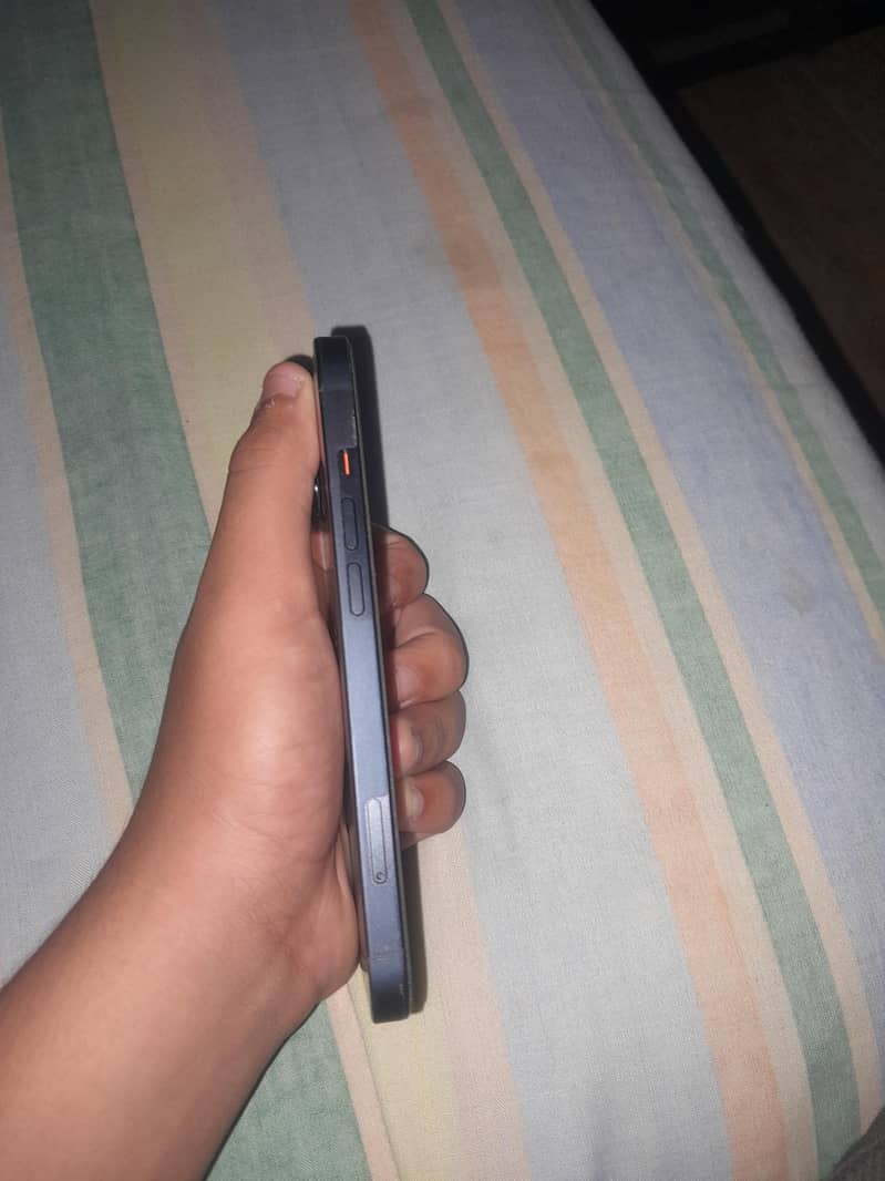 Apple iPhone 13 3